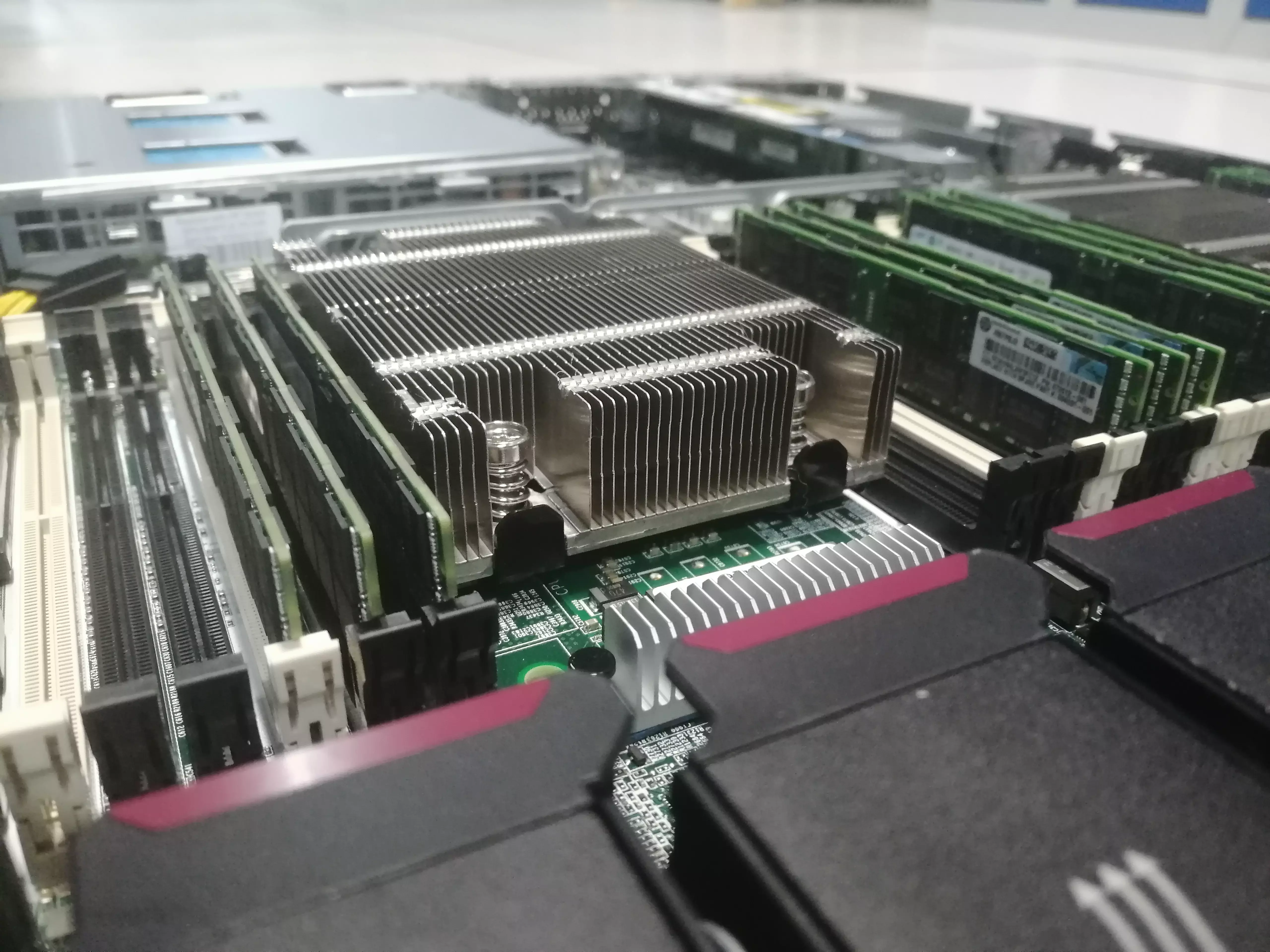 VPS SSD server at the Vélizy datacenter